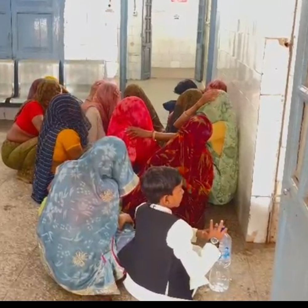 श्योपुर में शादी की सालगिरह पर पत्नी की मौत:  ट्रॉली का पहिया ऊपर से गुजरा, बाइक सवार पति भी घायल; मंदिर से लौटते वक्त हादसा – Sheopur News