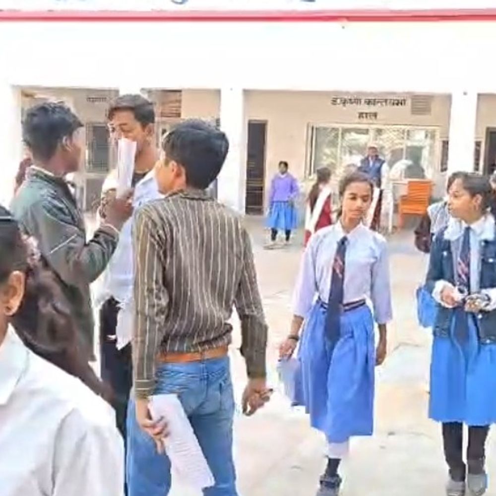 यूपी बोर्ड परीक्षा: तीसरे दिन 605 छात्र अनुपस्थित:जौनपुर में शांतिपूर्ण संपन्न हुई परीक्षा, नकल का कोई मामला नहीं