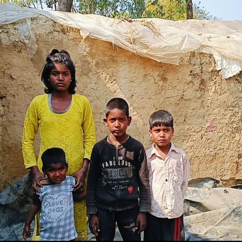 डीह पुलिस ने पेश की मानवता की मिसाल:माता-पिता खो चुके चार अनाथ बच्चों को लिया गोद, उठाएगी सारी जिम्मेदारी