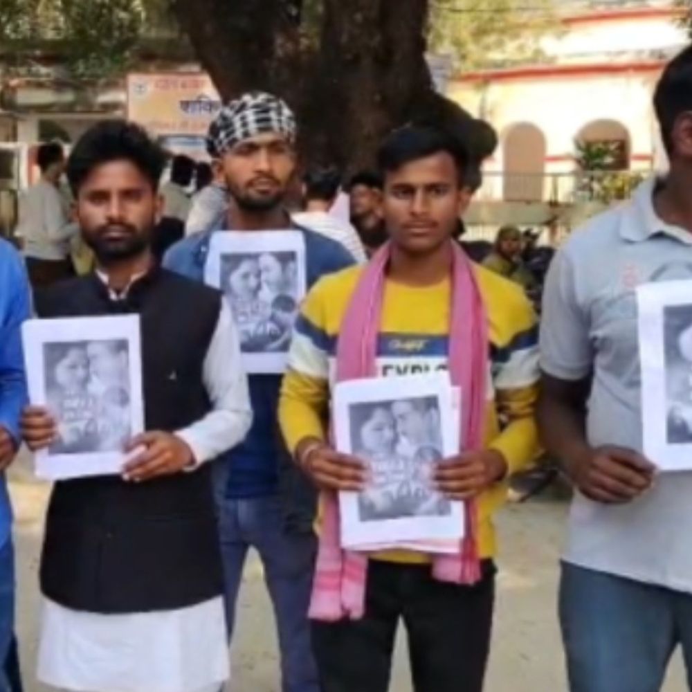 मिर्जापुर में फिल्म 'यादव जी की लव स्टोरी' का विरोध:विश्व यादव परिषद ने DM को ज्ञापन सौंपा, रिलीजिंग पर रोक की मांग