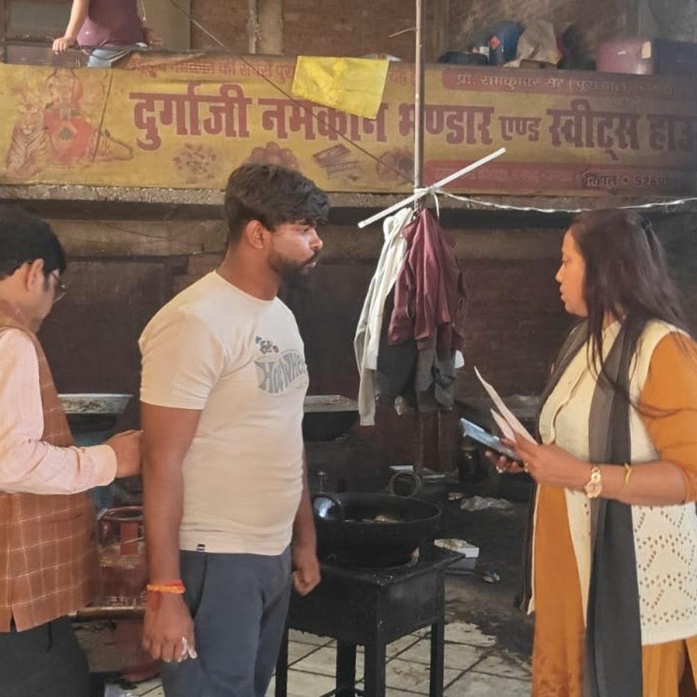 उन्नाव में खाद्य विभाग की छापेमारी, 16 नमूने जब्त:होली-रमजान पर मिलावट रोकने को 34 हजार की सामग्री सीज