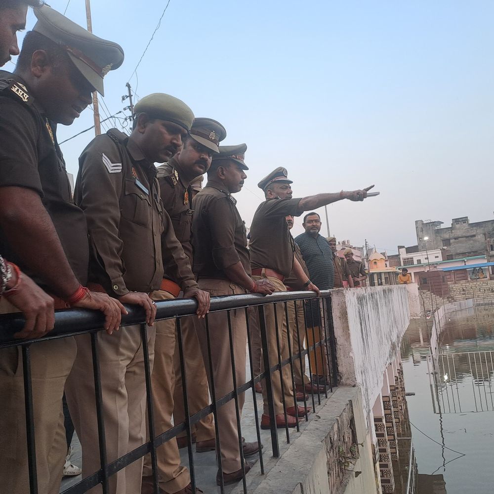 नैमिषारण्य परिक्रमा मेले की सुरक्षा का एडीजी ने किया निरीक्षण:सीसीटीवी, ड्रोन से निगरानी के दिए निर्देश, माता पिता के साथ किया पूजन