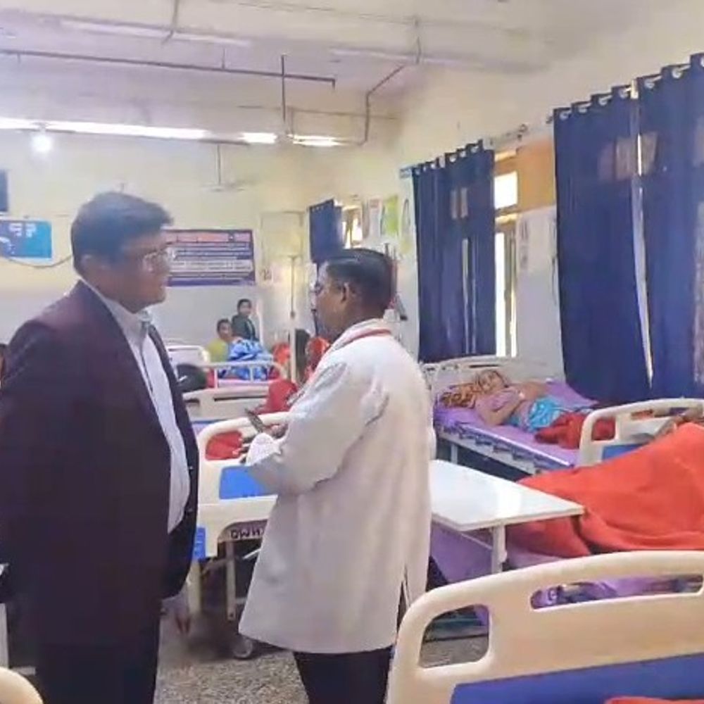 डीजी हेल्थ ने उन्नाव में अस्पतालों का औचक निरीक्षण किया:साफ-सफाई पर जताई नाराजगी, मरीजों से बातचीत की