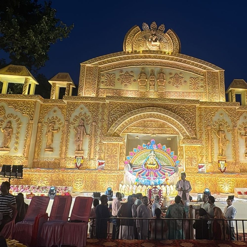 लखनऊ में श्री श्याम निशानोत्सव का दूसरा दिन:'जमघट म्हारे श्याम का' भजन संध्या में उमड़ा श्रद्धालुओं का सैलाब