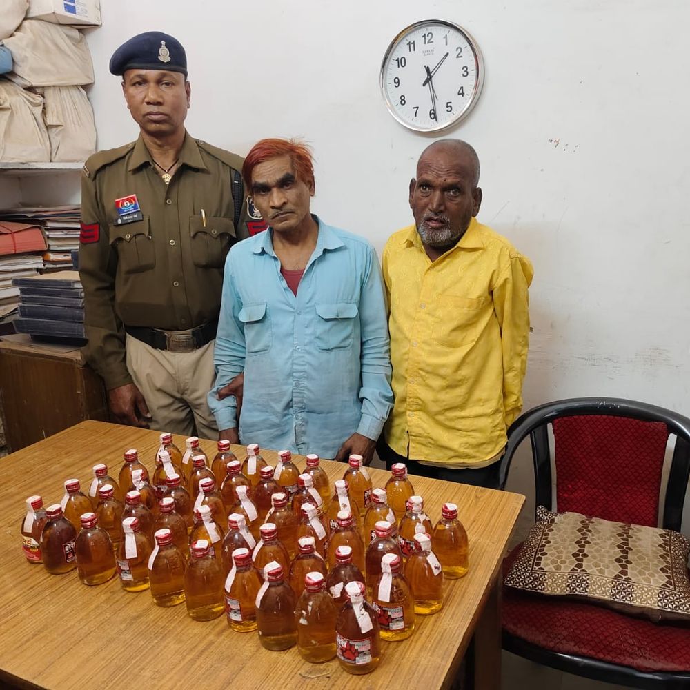 खरोरा में तीन आरोपी गिरफ्तार:  अवैध शराब के 99 पौवे जब्त, कीमत 9,900 रुपए – Tilda News