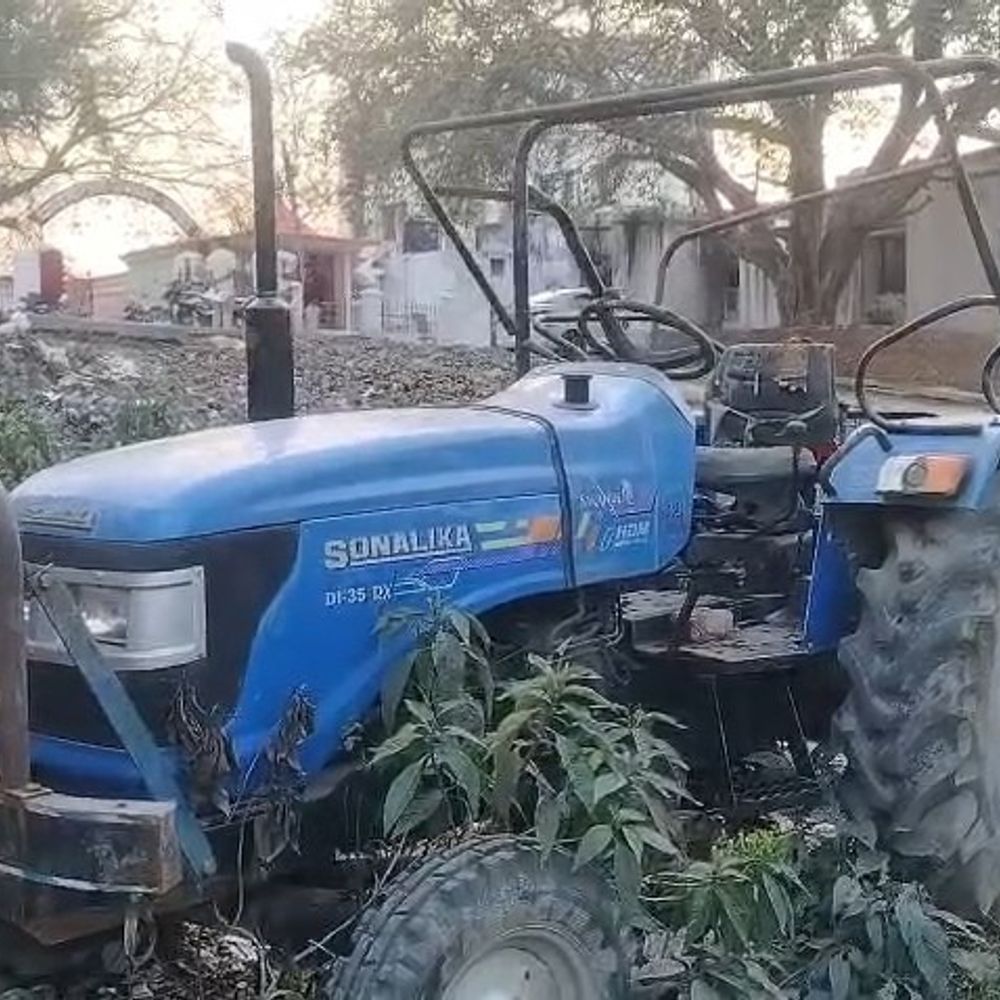 उन्नाव के मौरांवा थाने से सीज ट्रैक्टर की ट्रॉली गायब:रिलीज ऑर्डर के बाद वाहन मालिक ने उठाया सवाल, इंस्पेक्टर बोले जांच होगी