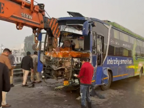 हरियाणा में यात्रियों से भरी वॉल्वो बस ट्रक से टकराई:  कंडक्टर की मौत, कई सीटों के बीच फंसे; पंजाब से दिल्ली जा रही थी, सोनीपत में हादसा – Sonipat News