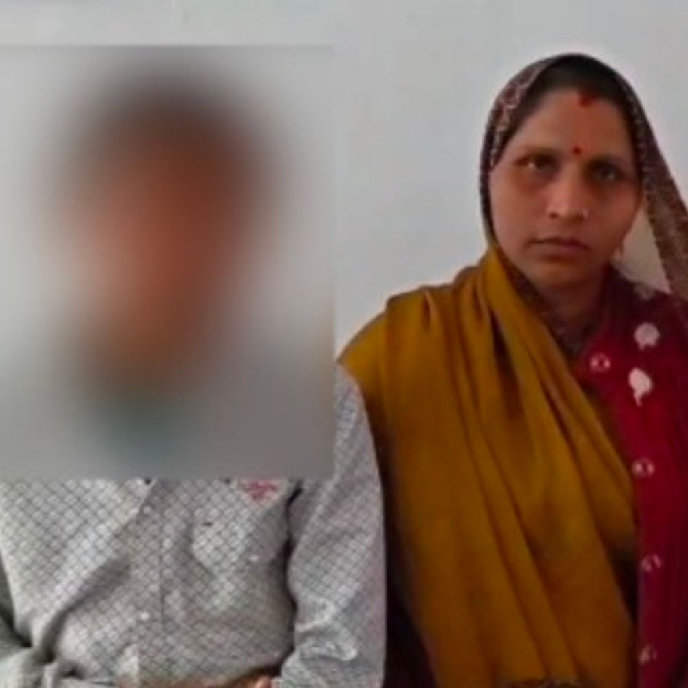 टीचर की पिटाई से छात्र की उंगली फ्रैक्चर:ललितपुर में खराब लिखावट पर पेन फंसाकर पीटा, मां ने डीएम से शिकायत की