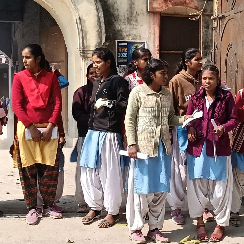 यूपी बोर्ड में 558 परीक्षार्थियों ने छोड़ा एग्जाम:स्टेटिक मजिस्ट्रेट की कड़ी निगरानी में हुई परीक्षा, सीसीटीवी से रखी नजर