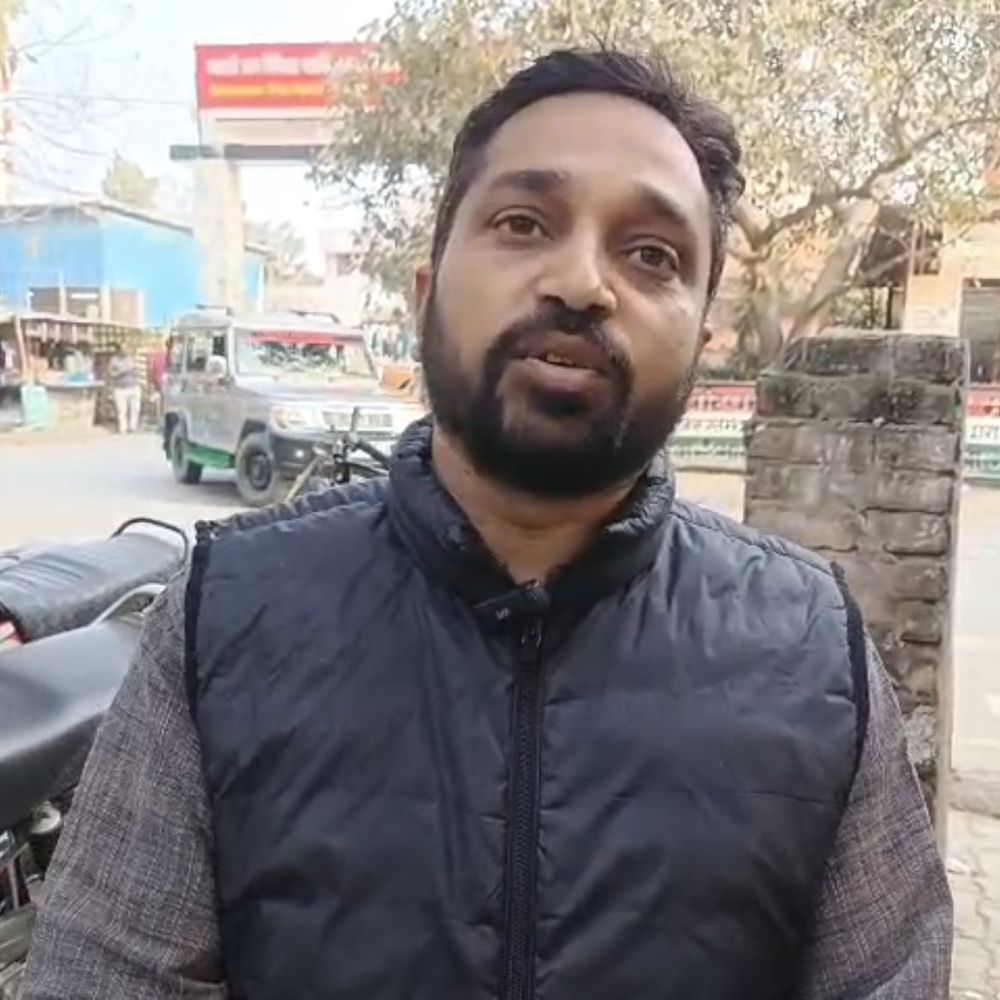 हरदोई में RSS नगर प्रमुख से मारपीट, लूटपाट:बुलेट सवारों ने कार को टक्कर मारी, विरोध करने पर 50 हजार और चेन लूटी