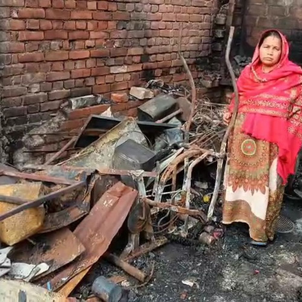 चौपला बगिया में एक घर लगी आग:लाखों की नकदी, जेवर और सामान जलकर राख