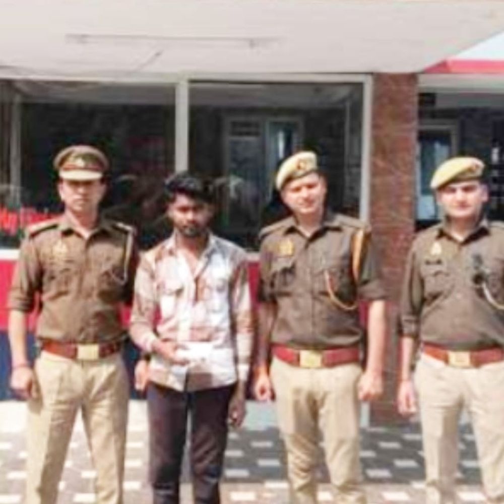 कानपुर में लुटेरा ड्राइवर गिरफ्तार, 3 साथी फरार:पनकी पुलिस ने ऑटो समेत पकड़ा, तीन दिन पहले एक यात्री को लूटा था