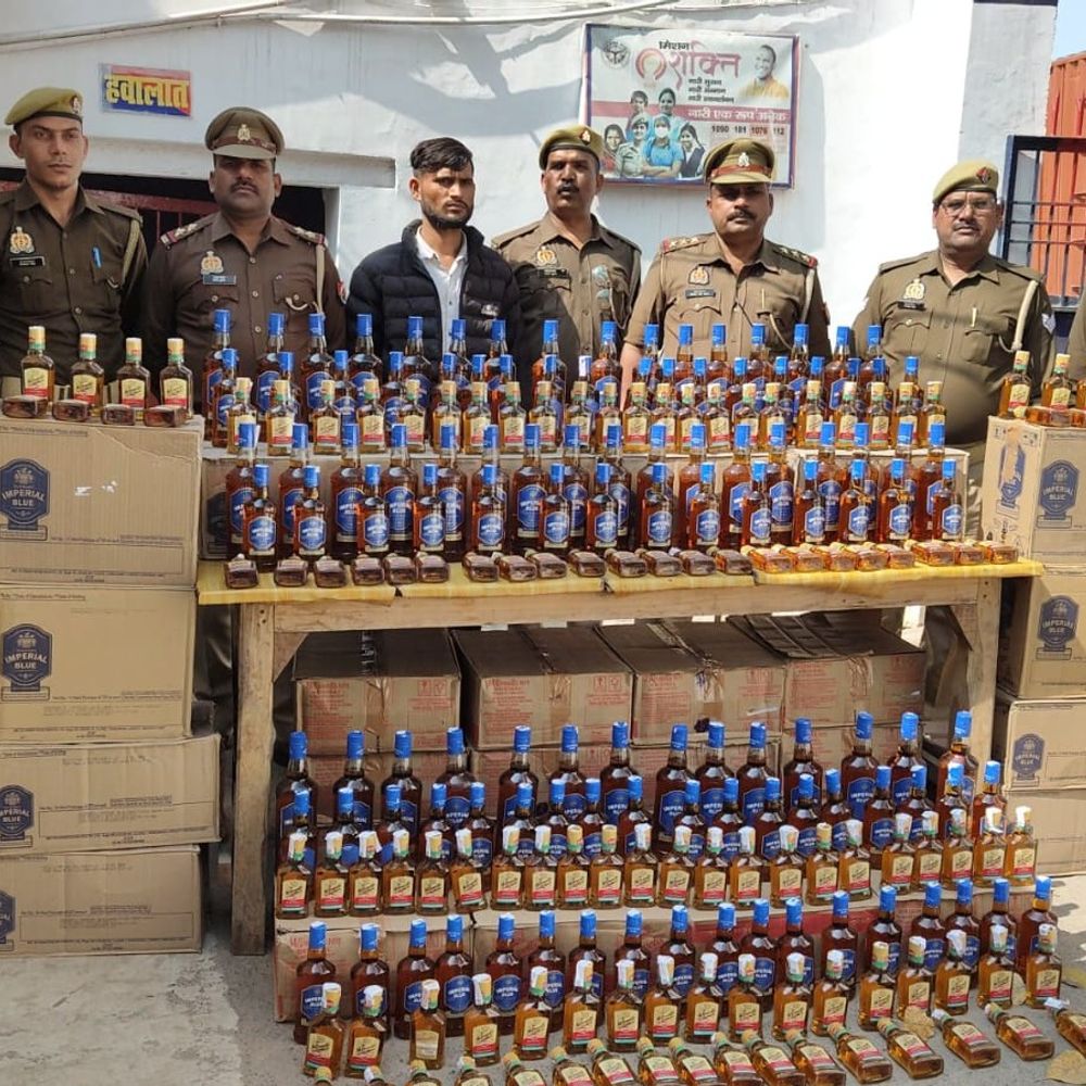 फिरोजाबाद में 25 लाख की अवैध शराब जब्त:अंतर्राज्यीय तस्कर गिरफ्तार, हरियाणा से बिहार जा रही थी खेप