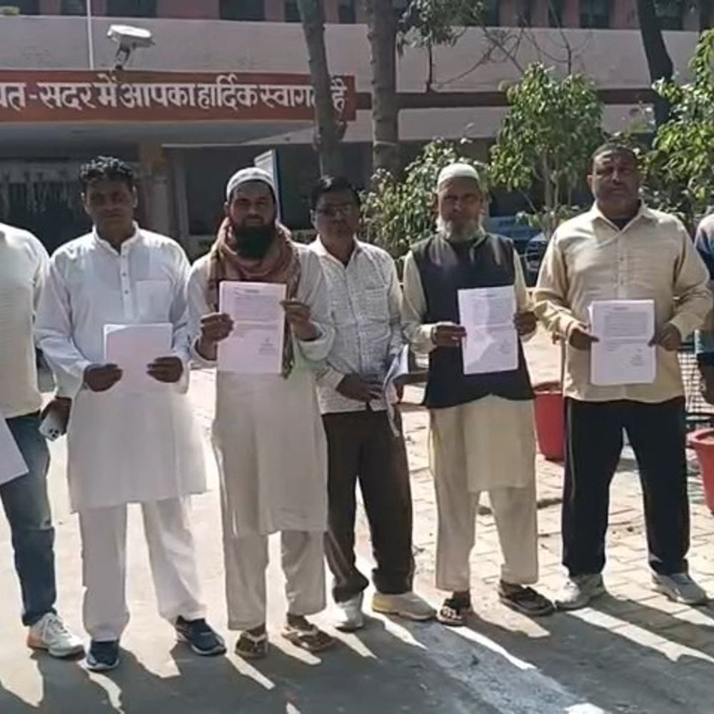 निवाड़ा में कब्रिस्तान भूमि पर अवैध कब्जे का आरोप:ग्रामीणों ने समस्या समाधान दिवस में जिलाधिकारी से की कार्रवाई की मांग, तनाव बढ़ा