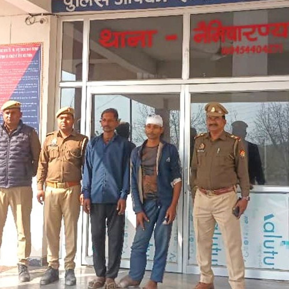 सीतापुर में भाई-भाभी की हत्या में दो सगे भाई गिरफ्तार:एक आरोपी ने खुद को घायल कर पुलिस को गुमराह किया, आलकत्ल चाकू बरामद,