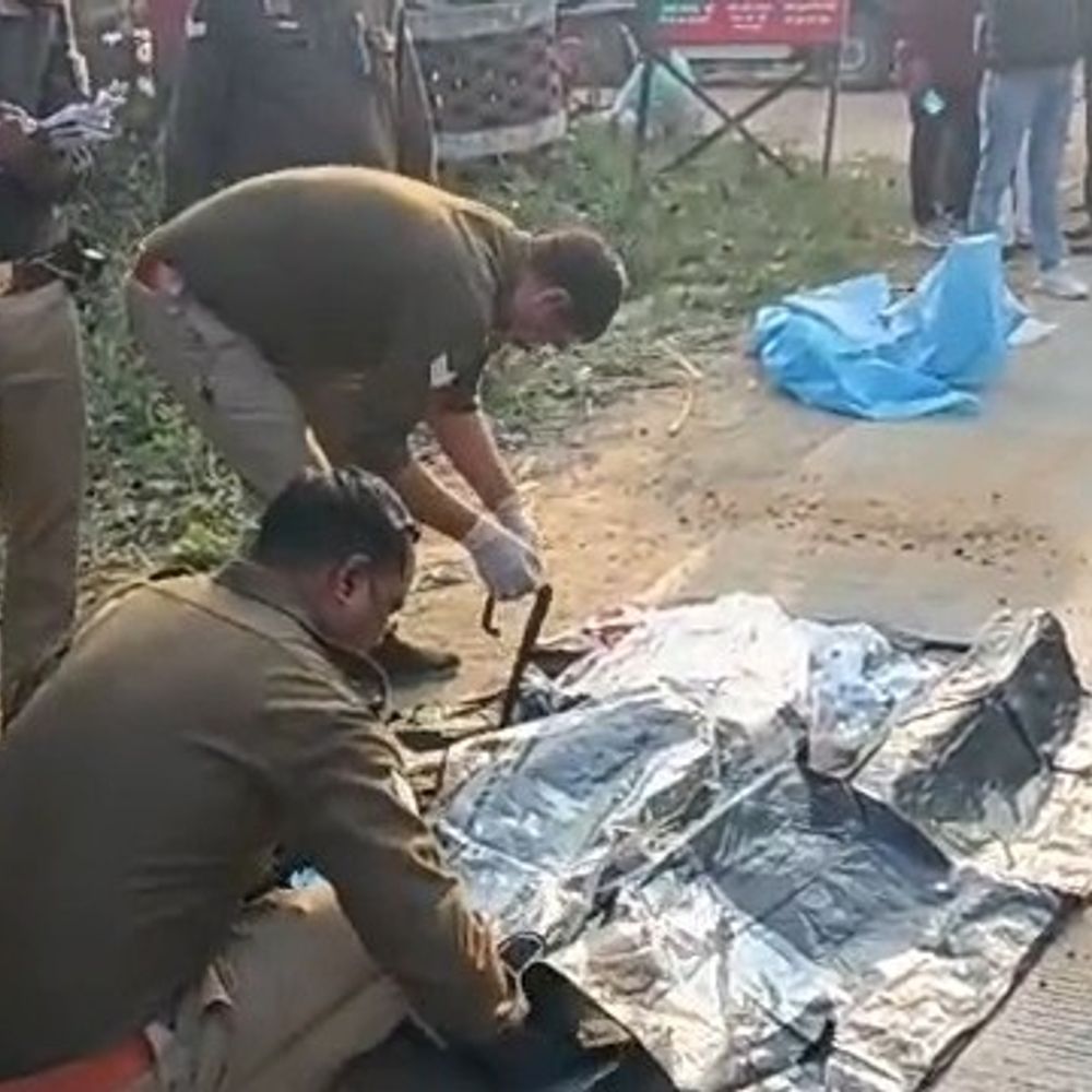 गोंडा में सड़क हादसे में दो युवकों की मौत:बुआ के घर शादी में जा रहे थे, रोडवेज ने मारी टक्कर