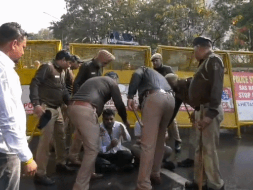 चंडीगढ़ में PM मोदी के खिलाफ कांग्रेस का प्रदर्शन:  पुलिस ने पानी की बौछार की, BJP कार्यालय घेरने जा रहे थे – Chandigarh News