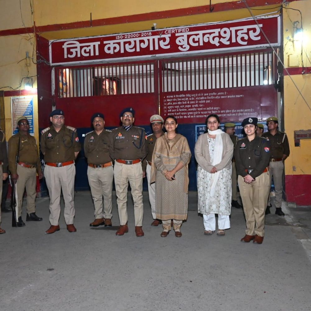 डीएम-एसएसपी ने जिला जेल का औचक निरीक्षण किया:बंदियों की सुविधाओं और बच्चा जेल का जायजा लिया, निर्देश दिए।