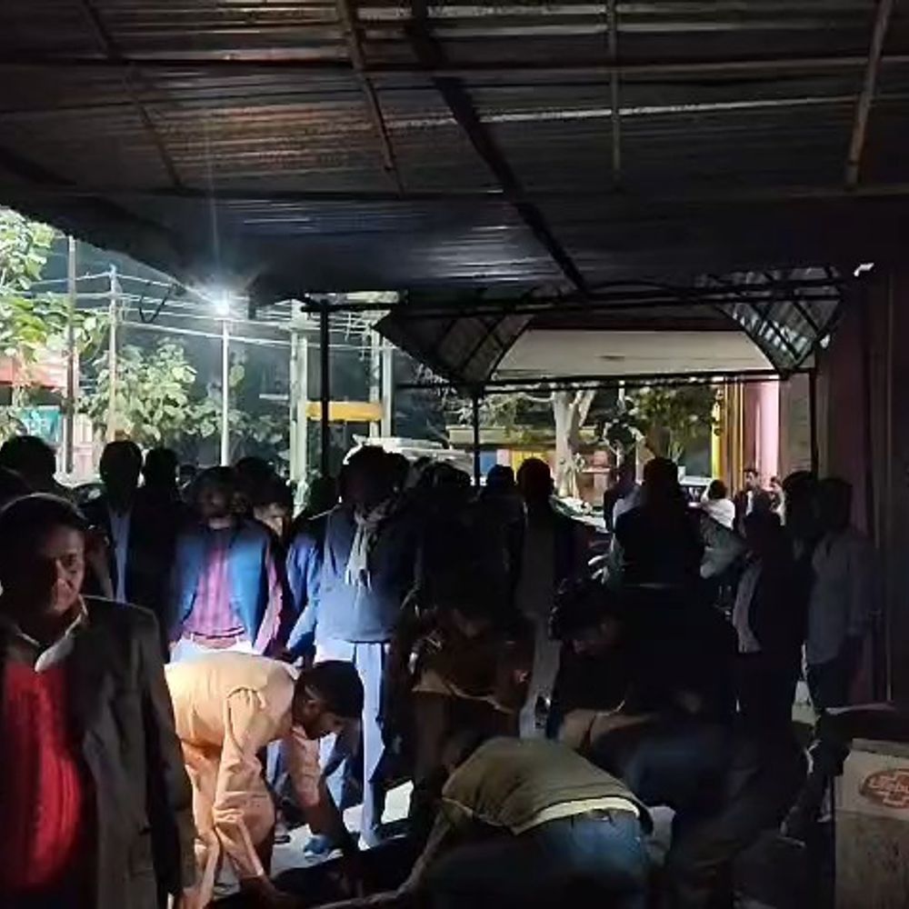 सीतापुर में अज्ञात वाहन की टक्कर से दो की मौत:तिलक समारोह से लौटते समय हुआ हादसा, वाहन चालक फरार