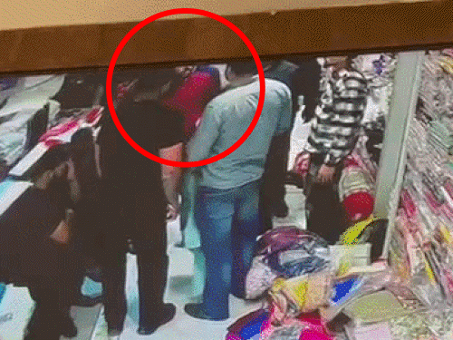 पंजाबी सिंगर ने दुकानदार से माफी मांगी:₹2000 के कुर्ते को लेकर जड़ दिए थे थप्पड़; बोले- ये तैश में हो गया, उसके लिए सॉरी