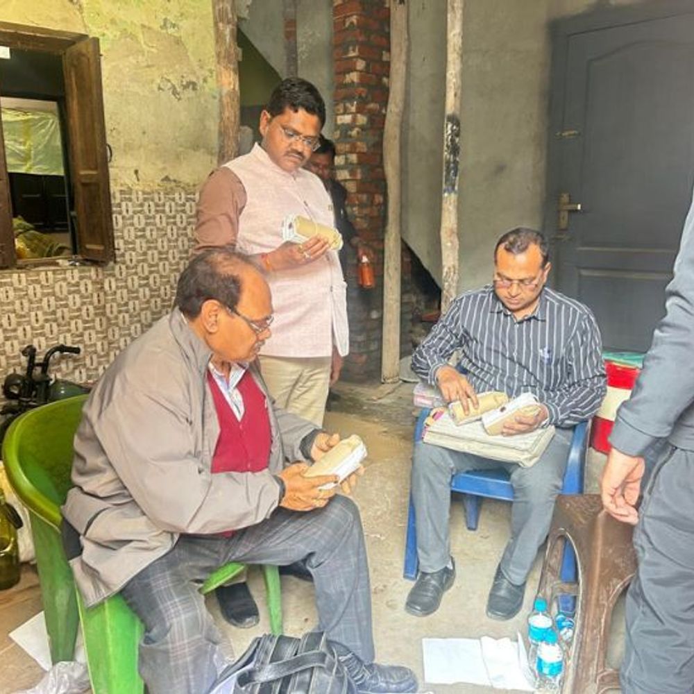 सहारनपुर में होली से पहले प्रतिष्ठानों पर छापेमारी:अवैध मसाला फैक्ट्री सील, 1.19 लाख कीमत का 499 किलोग्राम मसाला सीज