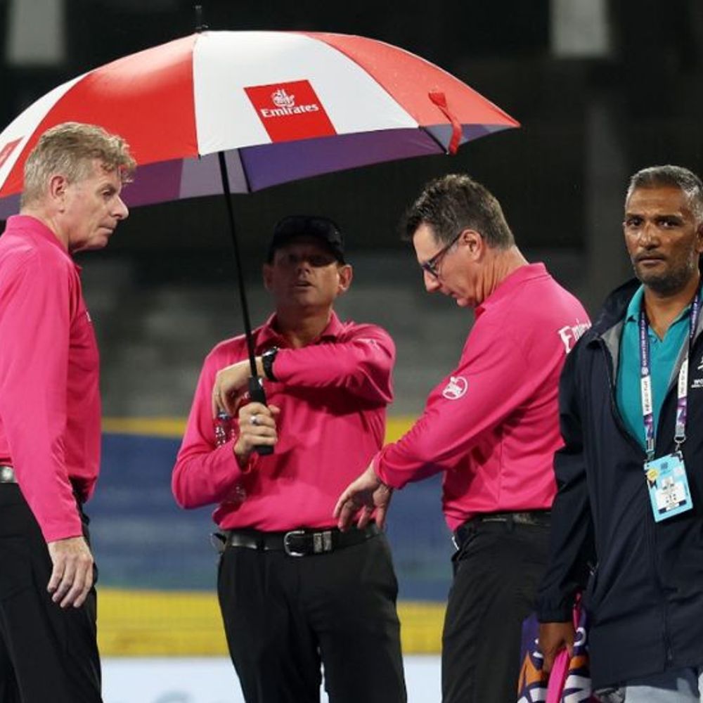 बारिश के कारण वर्ल्डकप के पहले सुपर-8 मैच में देरी:PAK ने टॉस जीतकर बैटिंग चुनी, फखर जमान को मौका; NZ के कप्तान सैंटनर की वापसी