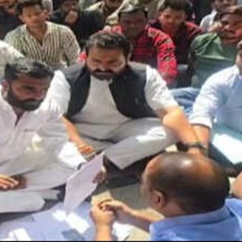 आगरा में कांग्रेस कार्यालय का घेराव करेगा भाजयुमो:पार्टी ऑफिस के बाहर सुरक्षा बढ़ी, AI समिट में हंगामे के बाद भाजपा सड़कों पर