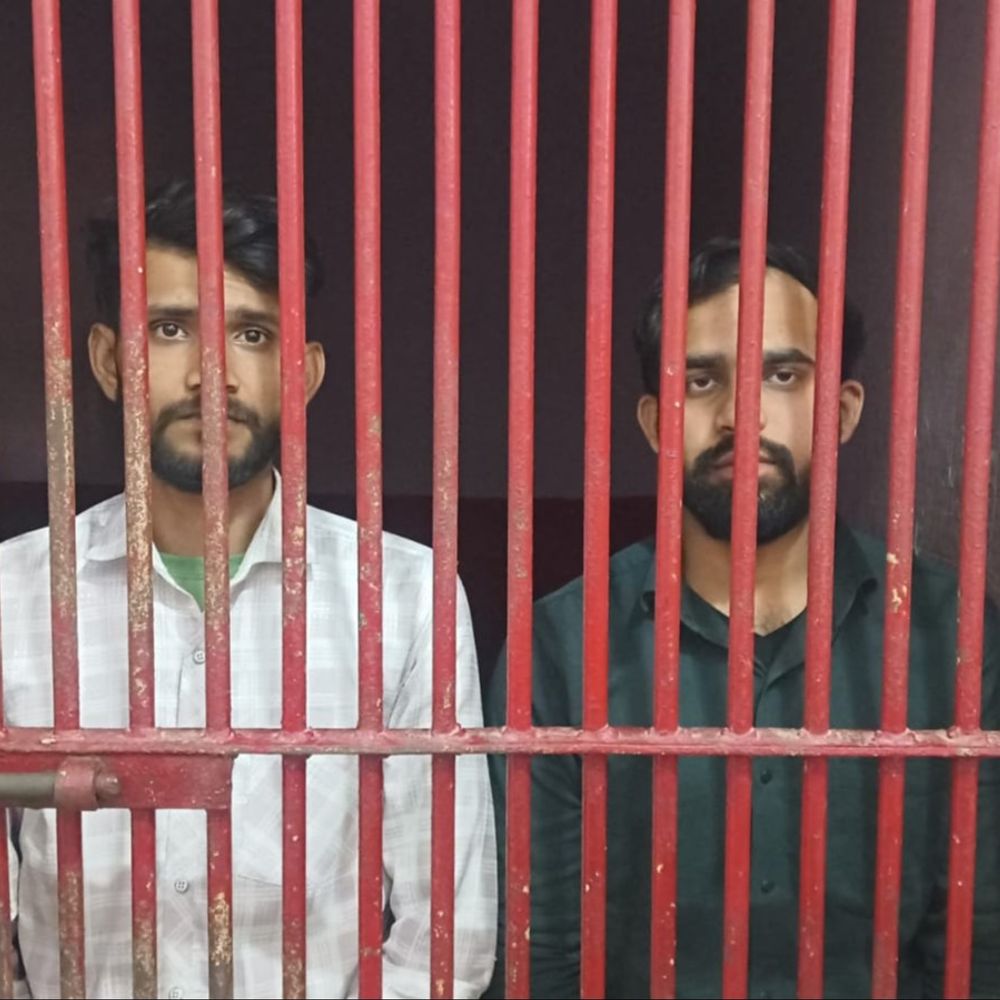 बिठूर में पूर्व सपा विधायक की गाड़ी पर पथराव:मुनींद्र शुक्ला बाल-बाल बचे, CCTV से दो आरोपी पकड़े गए