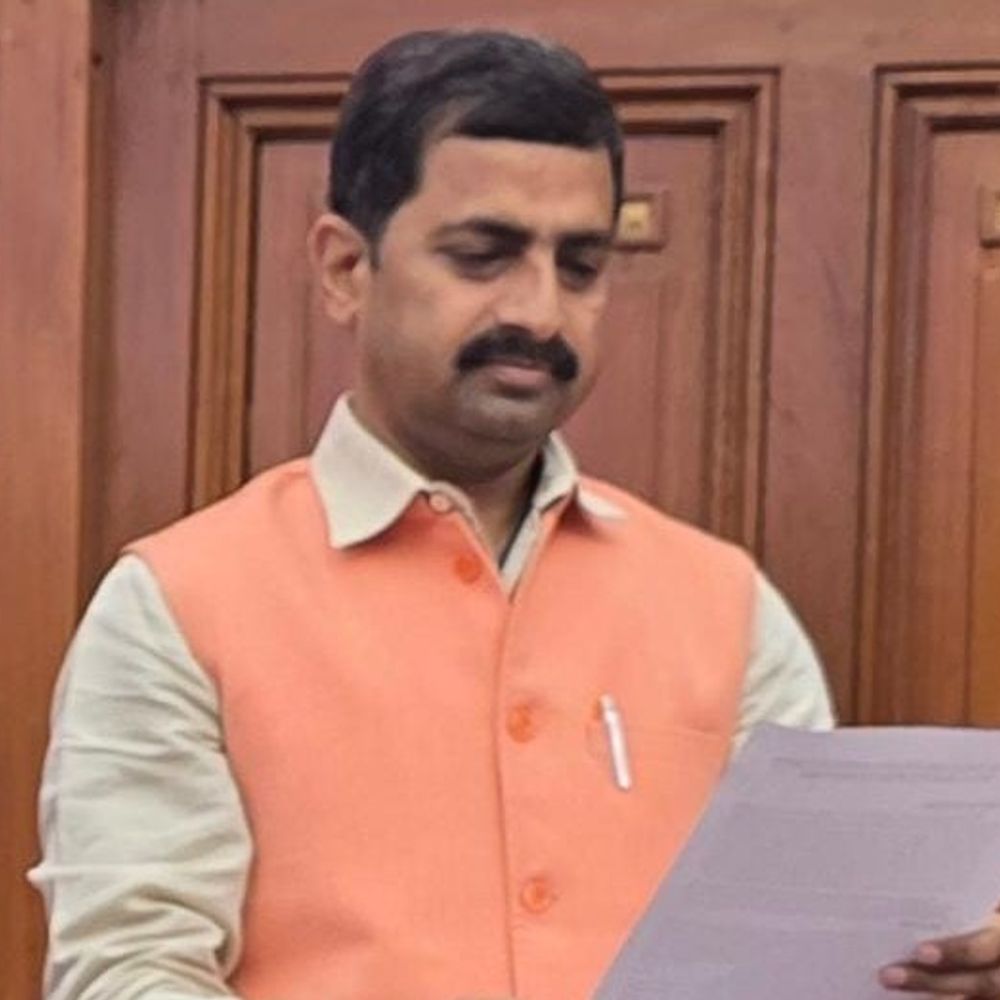 विधान परिषद में महोबा के लिए सिटी बसों की मांग:एमएलसी जितेंद्र सिंह सेंगर ने सदन में चार सीएनजी बसें चलाने की मांग की