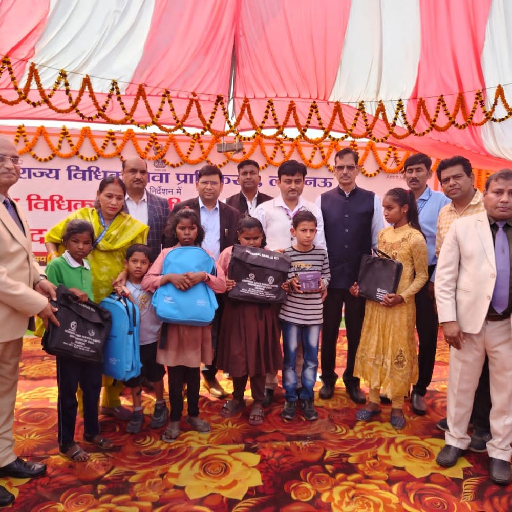 प्रयागराज में दिव्यांग बच्चों के लिए मेगा शिविर:10 बच्चों को किट मिली, 6 शिक्षकों को किया गया सम्मानित