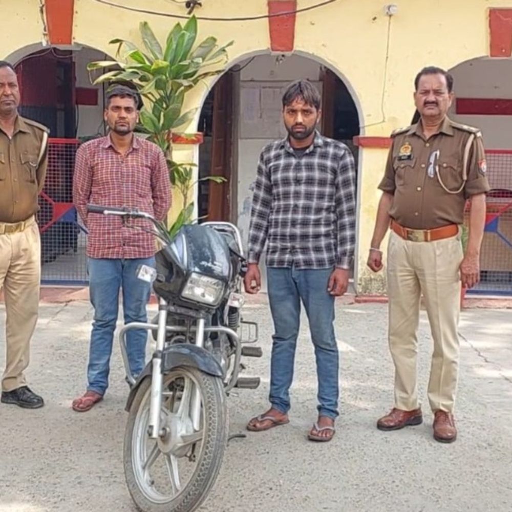 24 घंटे में बाइक चोरी का किया खुलासा:पीलीभीत में दो आरोपी गिरफ्तार, चोरी की स्प्लेंडर प्रो बरामद