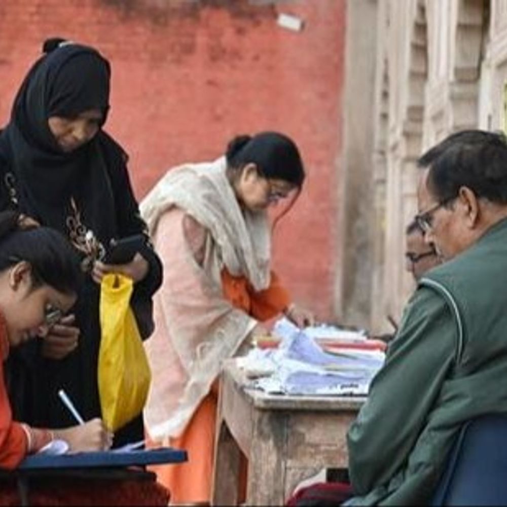 मतदाता सूची शुद्धिकरण का चौथा विशेष अभियान:आज यूपी के सभी मतदेय स्थलों पर लगेगी हेल्प डेस्क, लखनऊ में BLO सुबह 10:30 से 1:30 बजे तक रहेंगे मौजूद