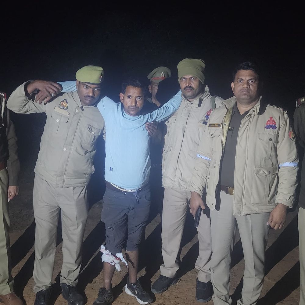 मिर्जापुर में पुलिस की गो तस्कर के साथ मुठभेड़:पैर में गोली मारकर किया गिरफ्तार, जुगनी जंगल में घेराबंदी के दौरान दूसरा साथी फरार