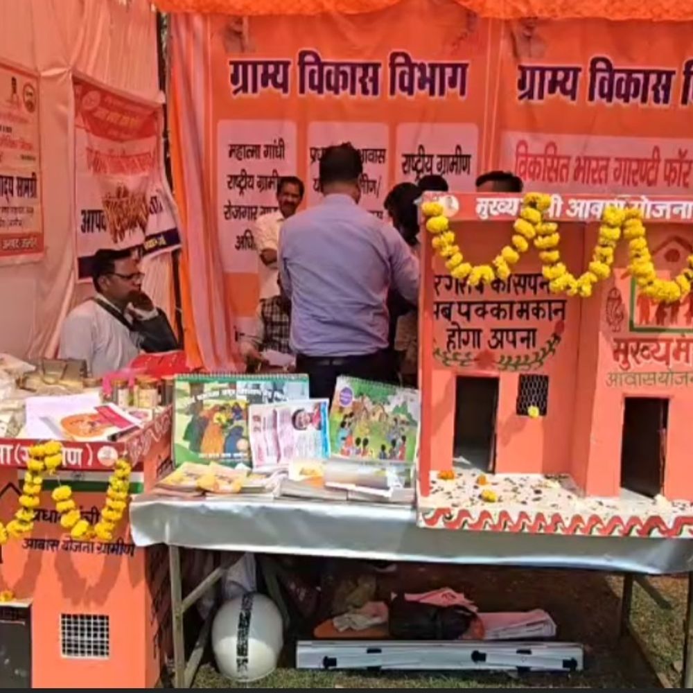 उरई में मेगा विधिक सहायता शिविर:न्यायिक मदद और सरकारी योजनाओं का लाभ एक मंच पर