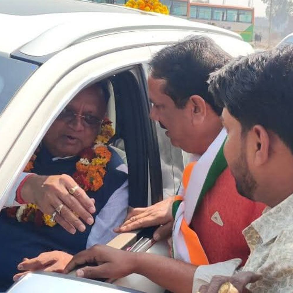 एआईसीसी महासचिव अविनाश पांडे का संभल में स्वागत:संविधान संवाद सभा के लिए दातागंज रवाना हुए