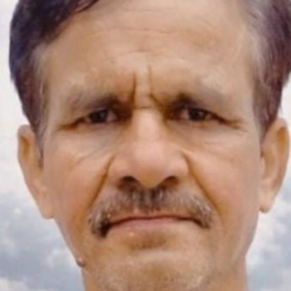 मथुरा में बाइक की टक्कर से कंपाउंडर की मौत:दीवाना कला में सड़क पार करते समय हुआ हादसा