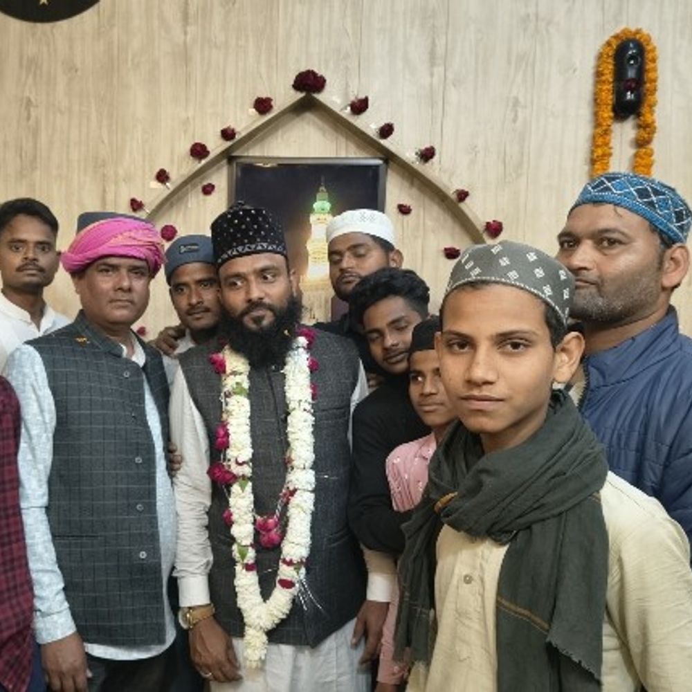 भदोही की मस्जिद में तरावीह नमाज मुकम्मल:मुल्क की सलामती और तरक्की के लिए मांगी गई दुआएं