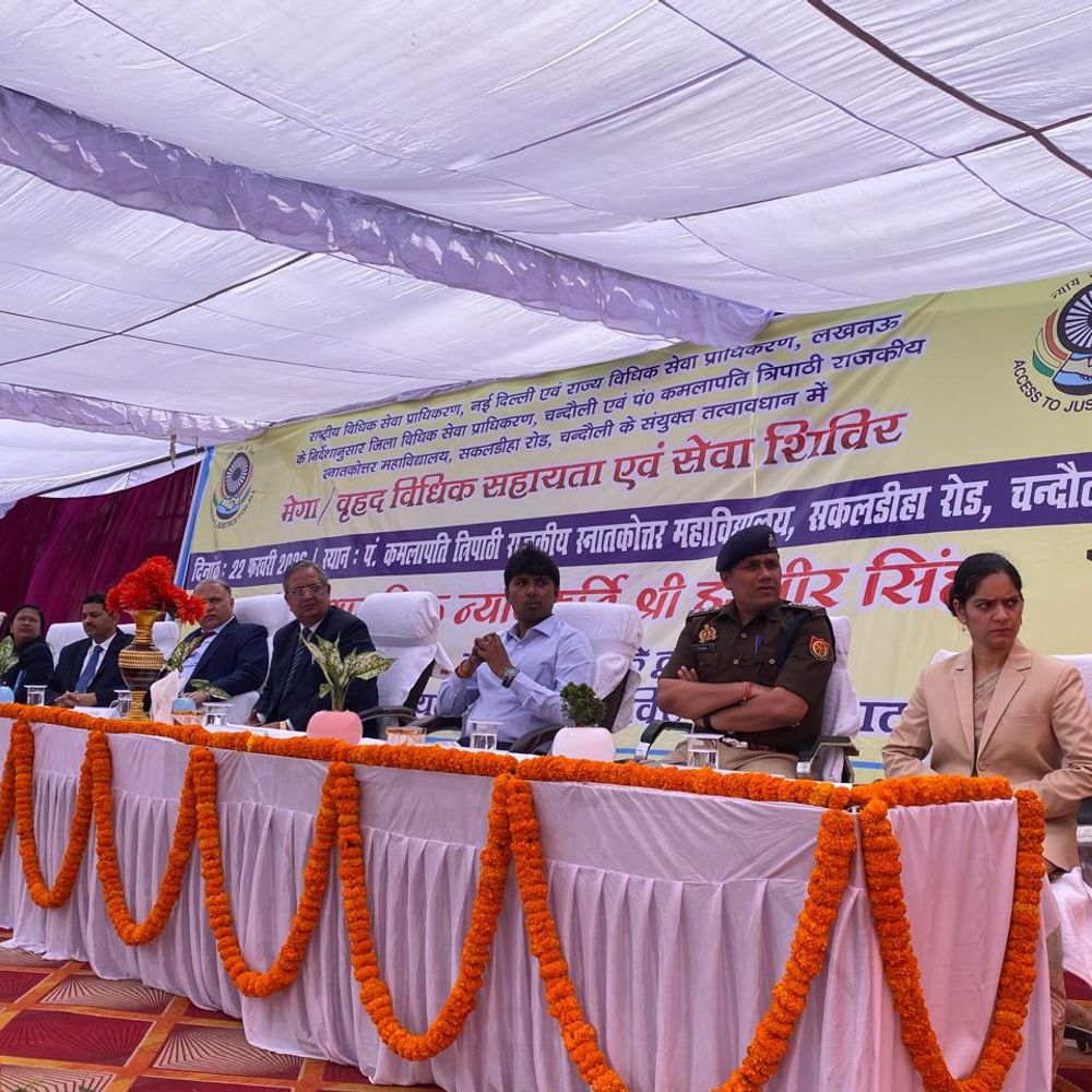 चंदौली में वृहद विधिक सहायता शिविर आयोजित:हाईकोर्ट न्यायमूर्ति हरवीर सिंह ने किया उद्घाटन, योजनाओं की जानकारी दी