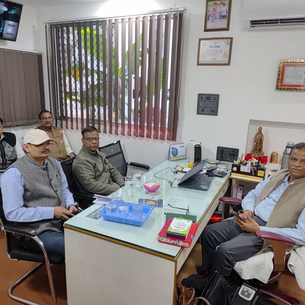 होली से पहले खाद्य सुरक्षा टीम की कार्रवाई:फर्रुखाबाद में 235 लीटर सरसों तेल सीज, कोल्ड स्टोर में खोया नहीं मिला