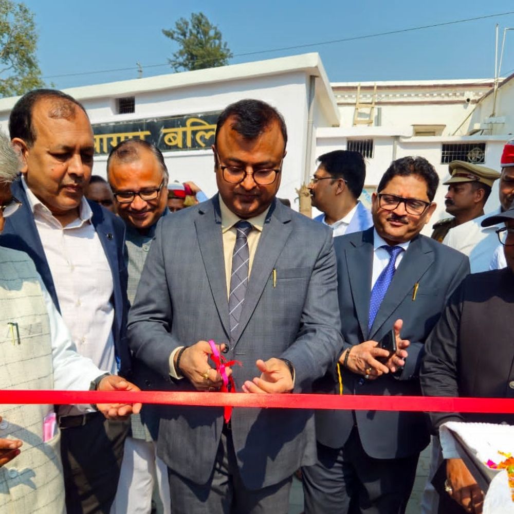 बलिया में विधिक सहायता शिविर,न्यायाधीश ने अधिकारों पर जोर दिया:सरकारी योजनाओं की जानकारी ही सशक्तिकरण की कुंजी