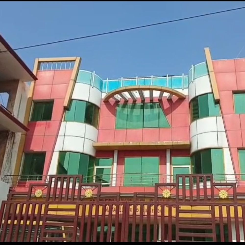 CBSE 10वीं का पेपर बैंक लॉकर में फंसा:मुजफ्फरनगर में 3 घंटे देरी से शुरू हुई परीक्षा, बोर्ड ने मेल पर भेजा प्रश्नपत्र