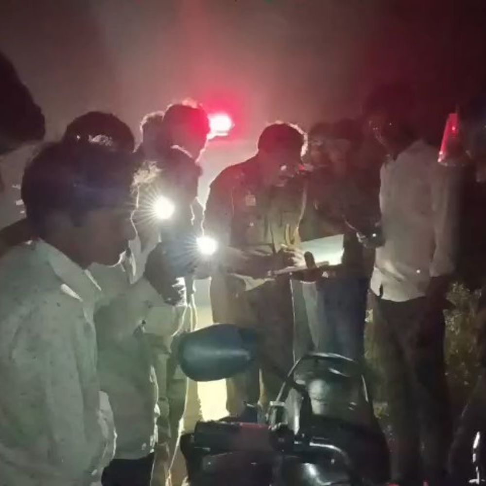 सीतापुर में ट्रक-बाइक की टक्कर, दिव्यांग की मौत:बाइक सवार एक युवक घायल, चालक गाड़ी लेकर हुआ फरार