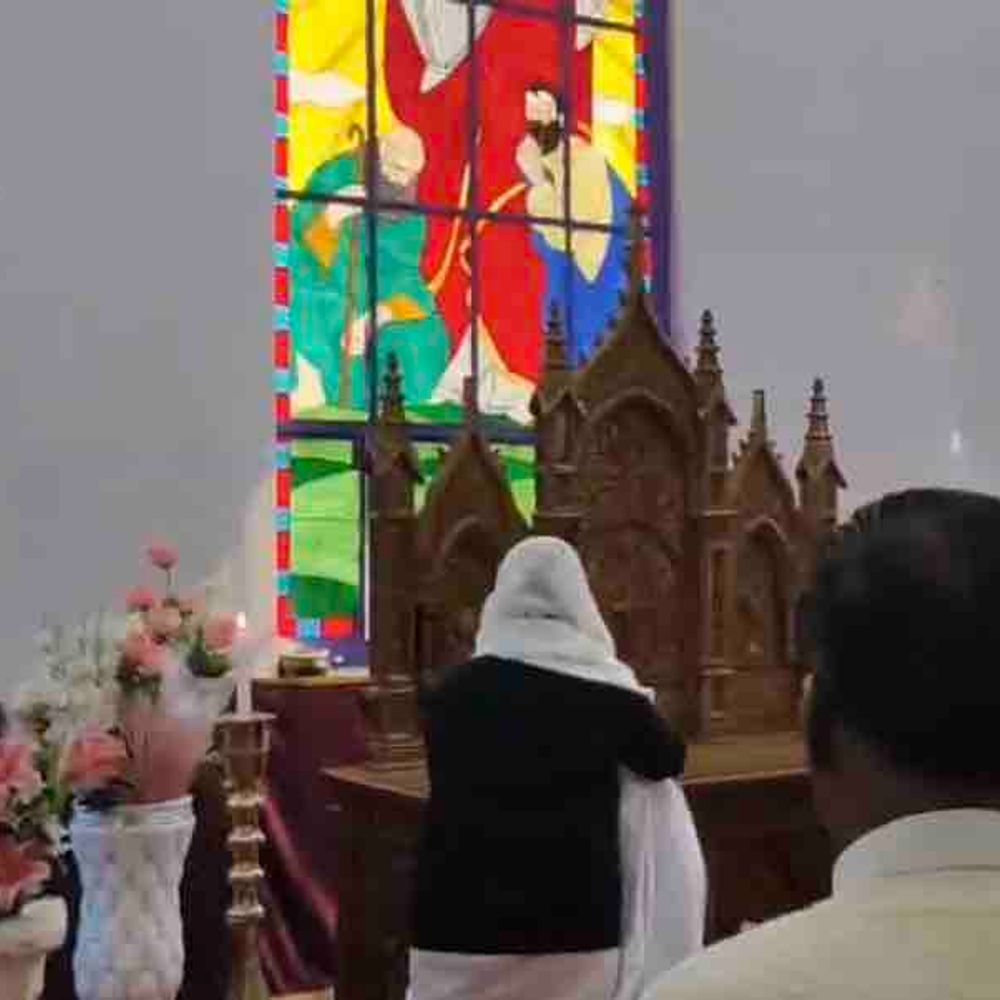 गोरखपुर में 159 साल बाद नई वेदी हुई स्थापित:सेंट जॉन चर्च में विशेष आराधना के साथ हुआ समर्पण