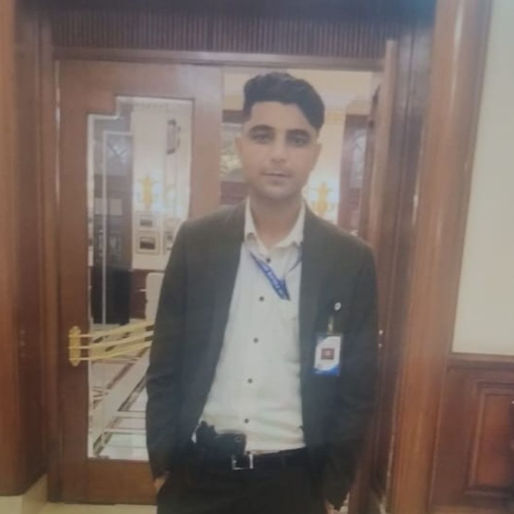 भाई ने स्विट्जरलैंड से आकर सिपाही को दी मुखाग्नि:बागपत में सर्विस रिवॉल्वर से खुद को मारी थी गोली, शराब का आदी था मृतक