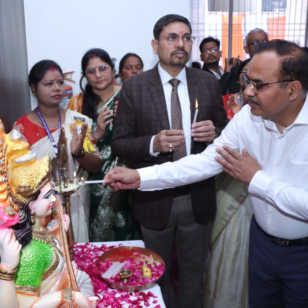 इटावा में विधिक साक्षरता शिविर आयोजित:योजनाओं की जानकारी दी गई, दिव्यांगों को उपकरण बांटे गए