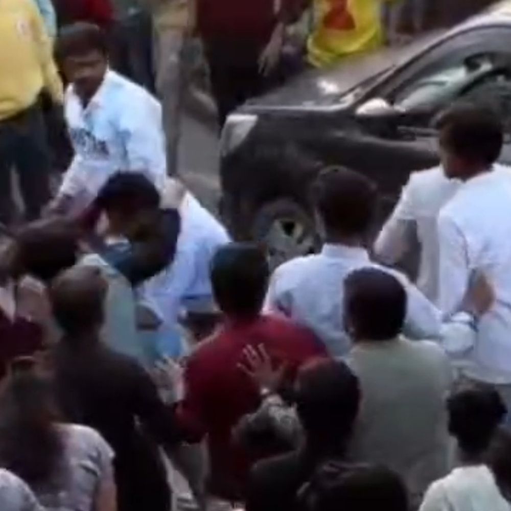 बुलंदशहर में घुड़चढ़ी के दौरान मारपीट, VIDEO:महिला ने पुलिस पर कार्रवाई न करने, लूट का आरोप लगाया