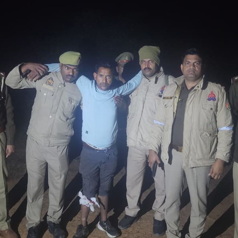 सोनभद्र के जुगनी जंगल में पुलिस मुठभेड़, गो तस्कर घायल:पैर में लगी गोली, अस्पताल में भर्ती, दूसरा अंधेरे का फायदा उठाकर फरार