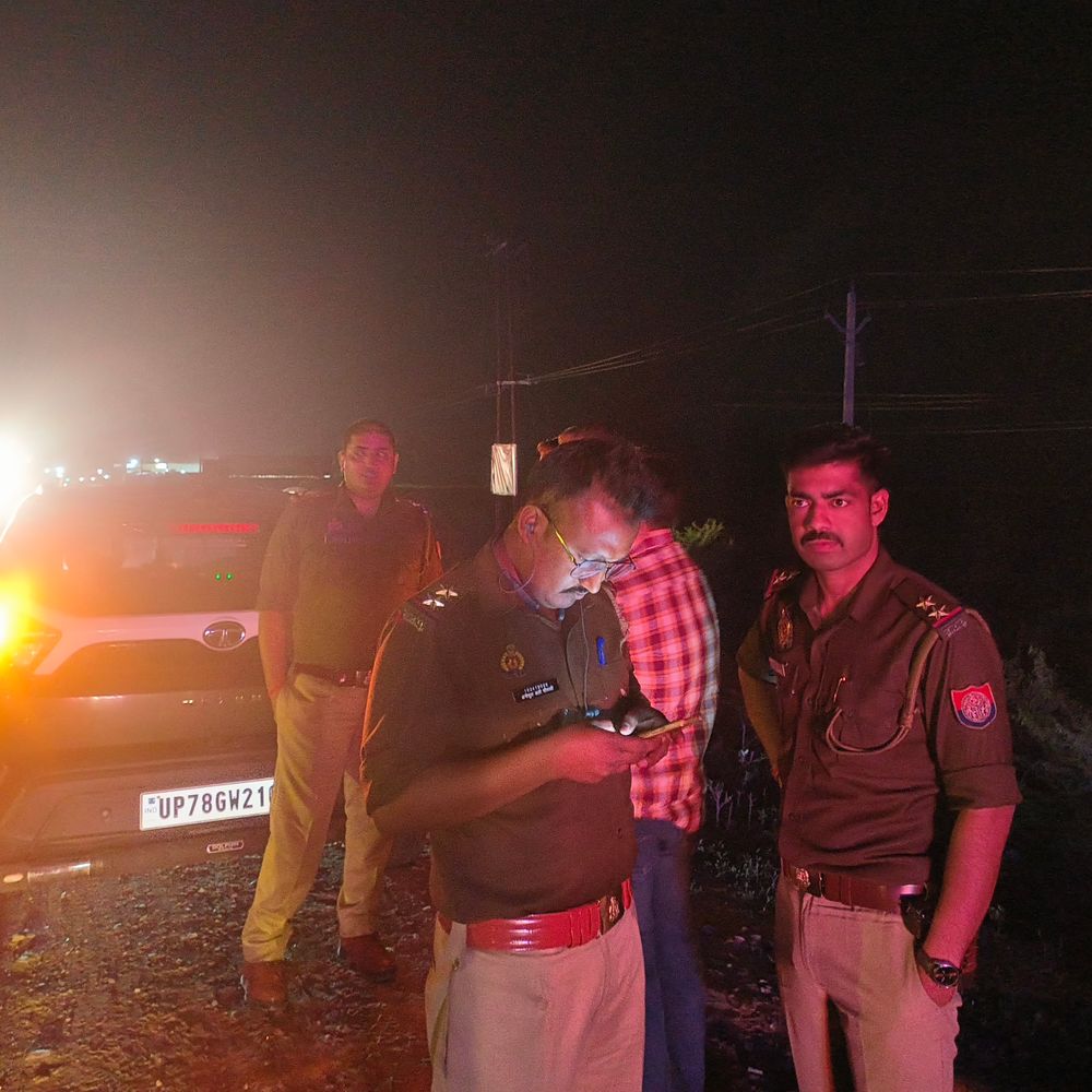 घाटमपुर में कार-ऑटो की आमने-सामने टक्कर:हादसे में 3 लोग घायल हुए, दो लोगों की हालत गंभीर