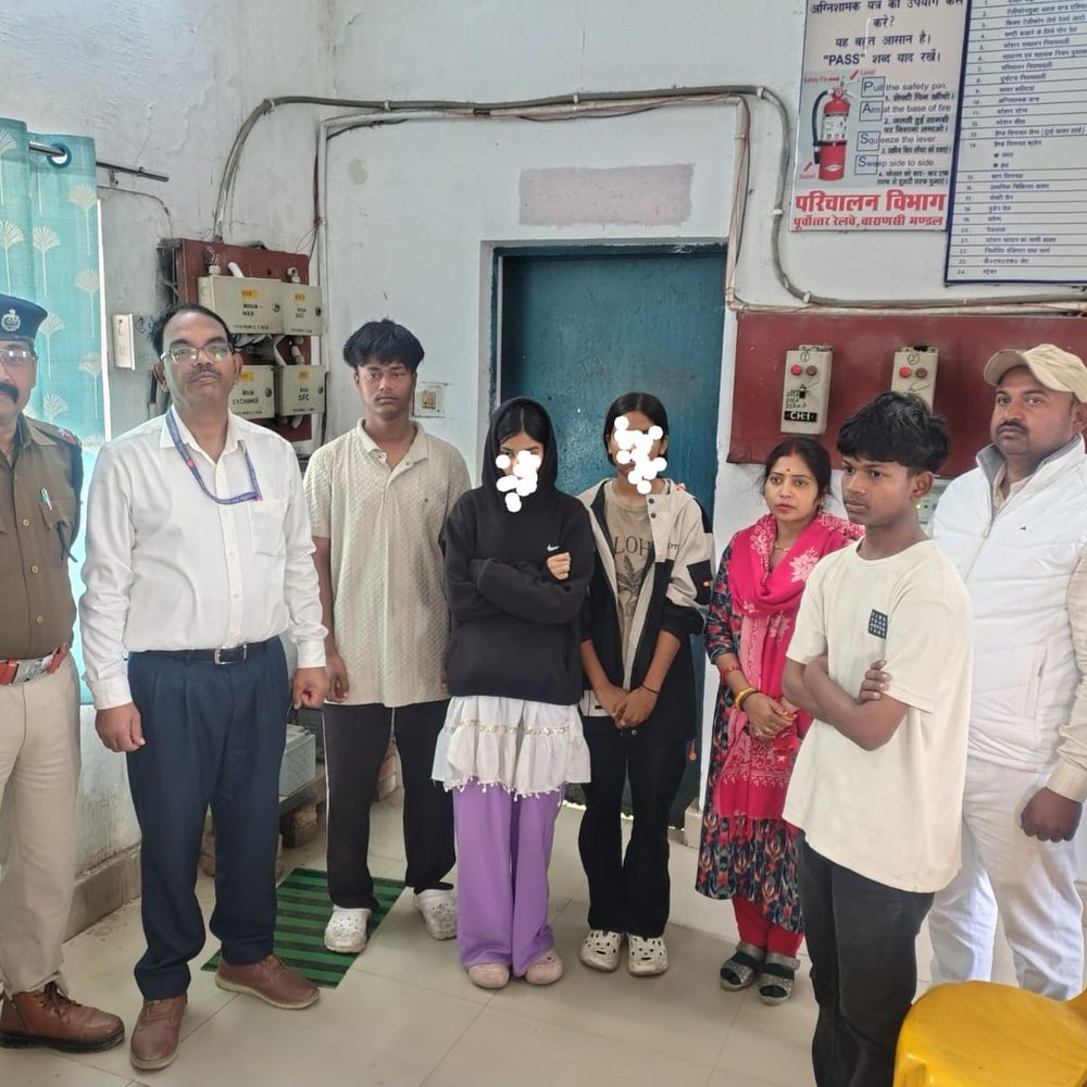 देवरिया में अवध-असम एक्सप्रेस से 4 नाबालिग बरामद:घर से भागकर दिल्ली जा रहे थे, चाइल्ड लाइन को सौंपा