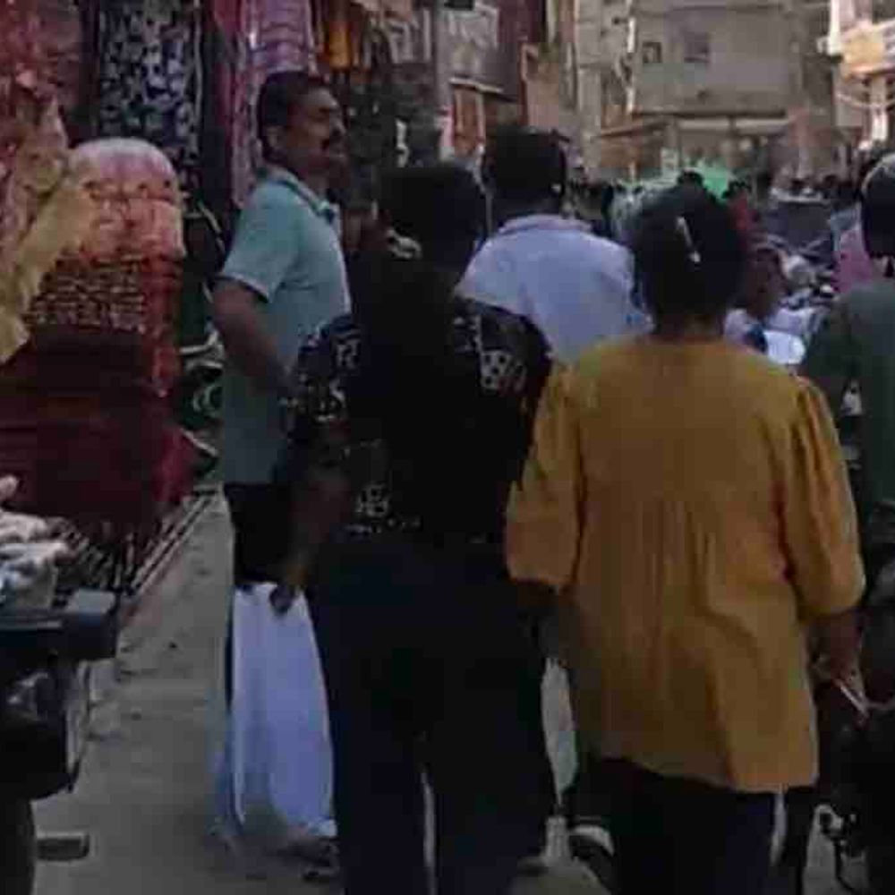 गोरखपुर में चौथे रोजे पर इबादत की रौनक बढ़ी:नमाज-तरावीह में उमड़ी भीड़, जरूरतमंदों की मदद का पैगाम